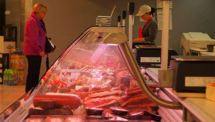 rákkeltő szalonna és kolbász